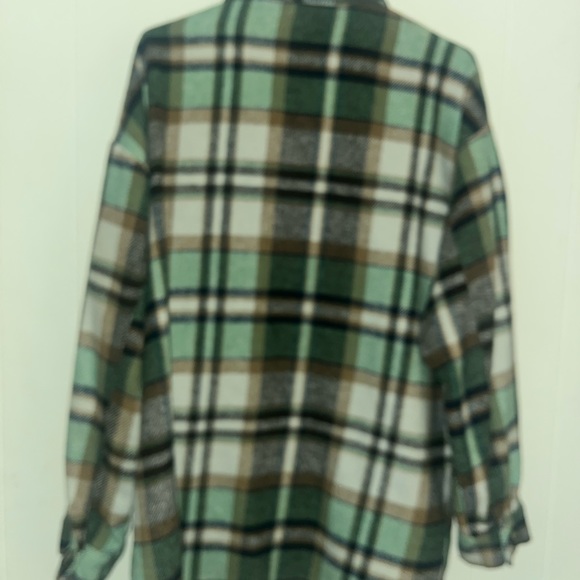 Flannel jacket aka shacket, from Amazon. Button down long flannel - Picture 2 of 3